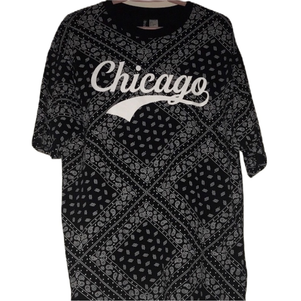 3 FOR $20 DIVIDED H&M “Chicago” Unisex Paisley T-Shirt Sz S